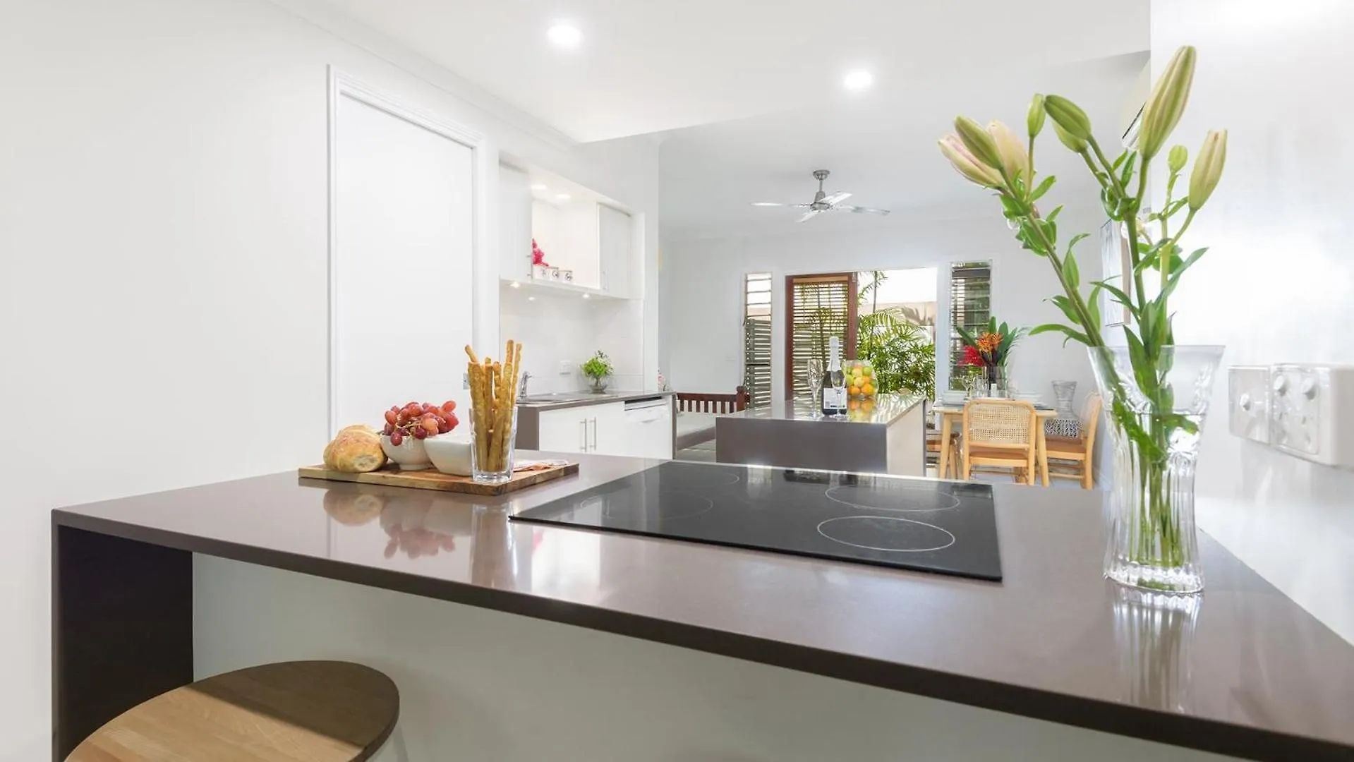 Craven Cottage At Full Moon Terraces - Tropical Queenslander Townhouse Πορτ Ντάγκλας 0*,  Αυστραλία
